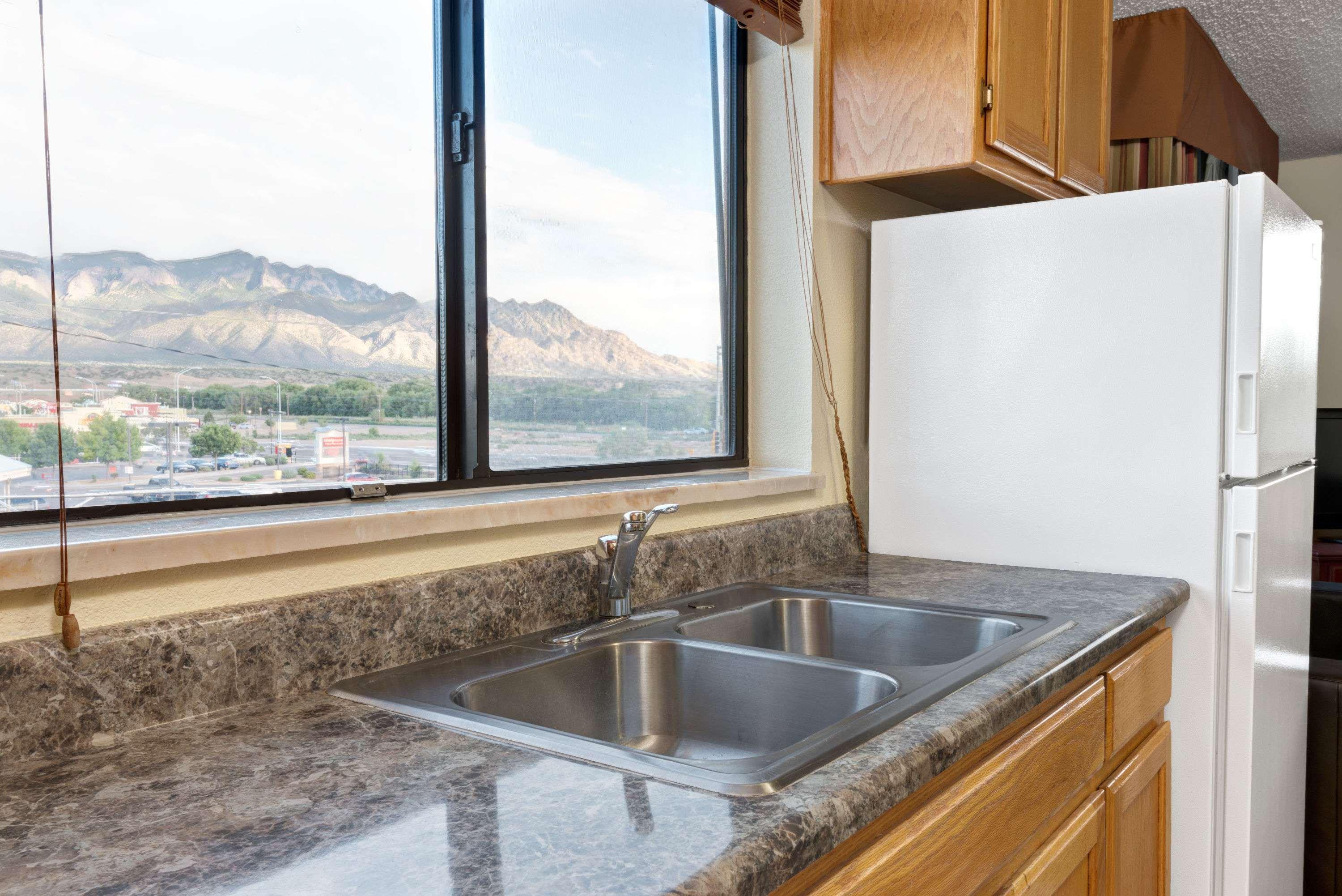Days By Wyndham Hotel Bernalillo